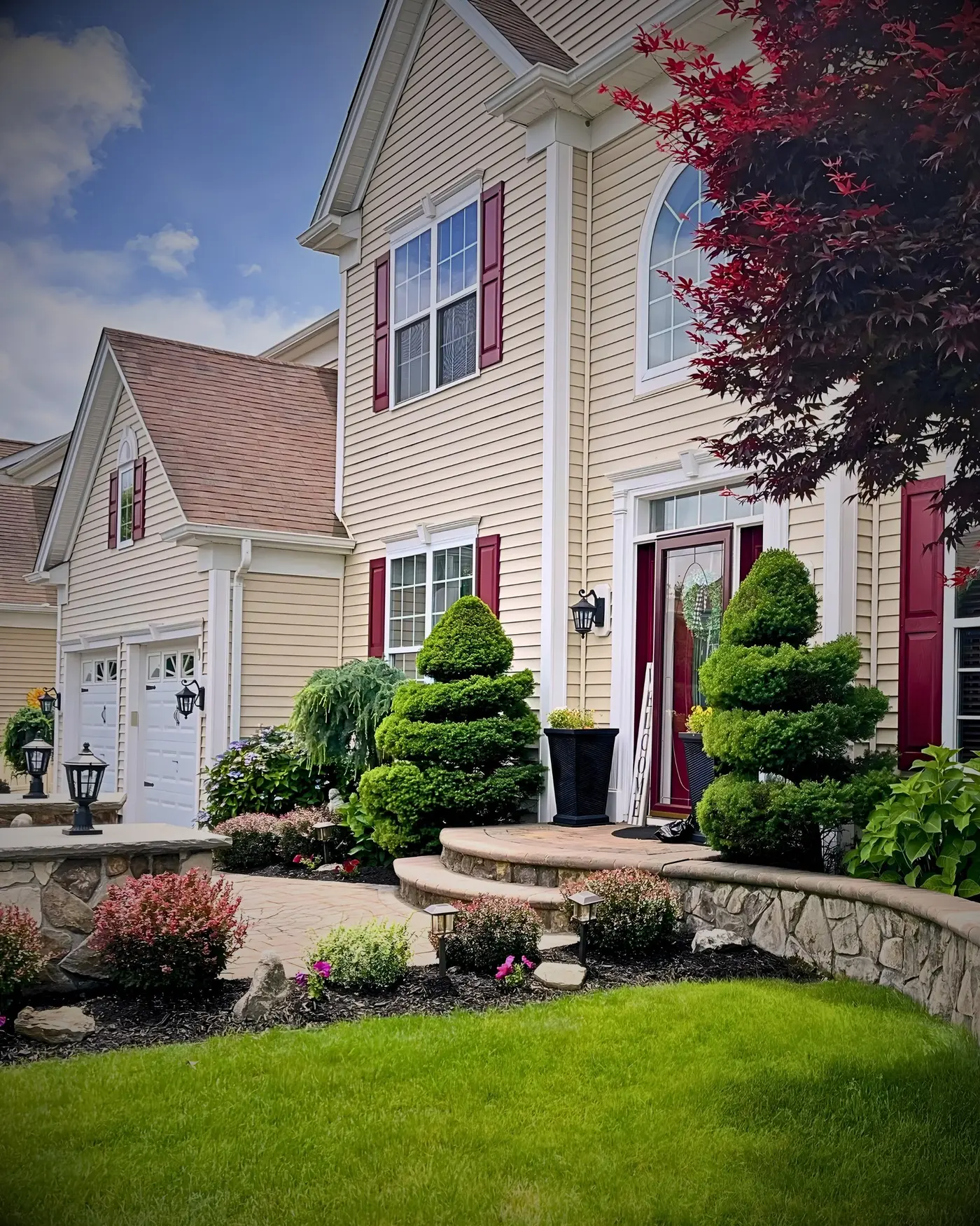 Freshly soft washed Long Island home with clean vinyl siding